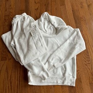 Aritzia White Cargo Sweatpants and Sweatshirt Set